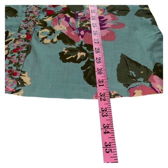 Soft Surroundings Scattered Floral Roses Tunic Blouse Shirt Top Size Medium - Picture 9 of 9